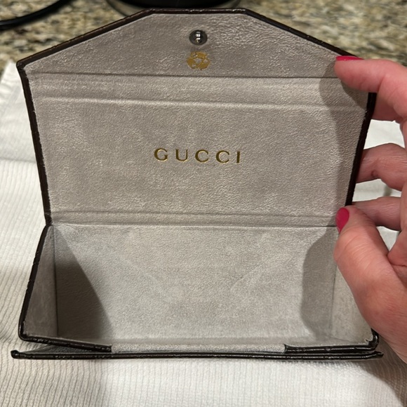 Gucci eyeglasses with Gucci eyeglasses case. Excellent condition. Black and gold - Picture 10 of 12